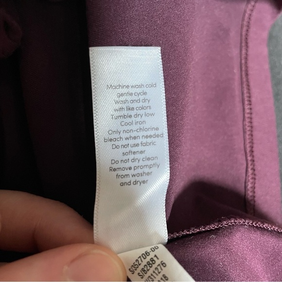 Athleta Burgundy Stretch Short Sleeve Limitless Tee T-Shirt 352706 EUC Size M - Picture 9 of 10